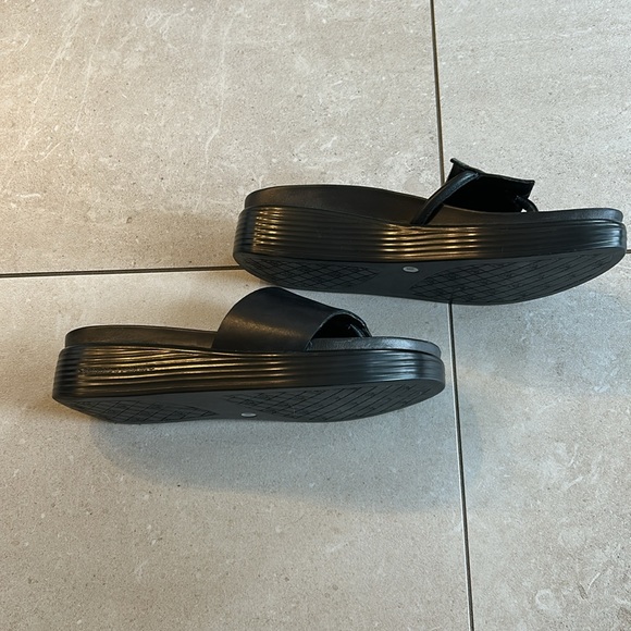 Black sandals - Picture 3 of 4